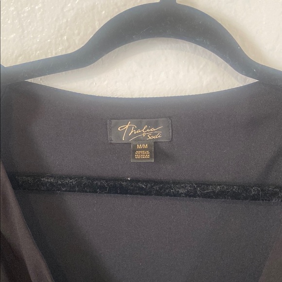 Elegant Black Dress - Picture 2 of 5